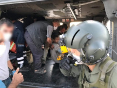 Elazığ’da yaralı çiftçi, askeri helikopter ile hastaneye ulaştırıldı